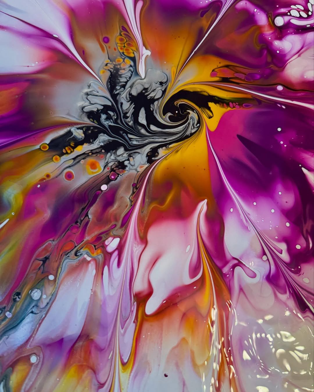 Captivating World Of Fluid Bloom